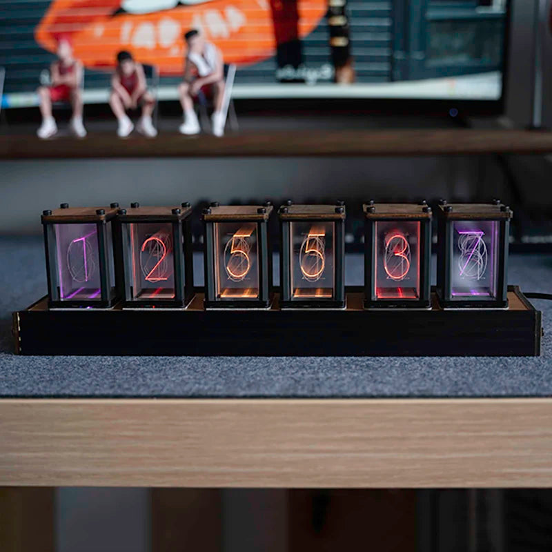 Orologio Nixie retrò-futurista
