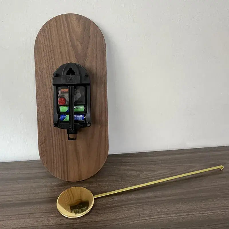 Orologio a pendolo Linea in noce e oro