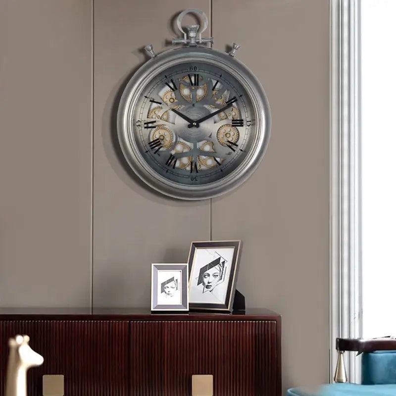 Orologio con meccanismo rotante