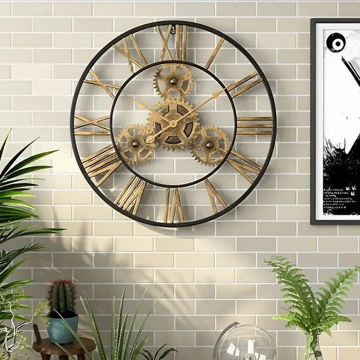Orologio da parete con ingranaggi dorati