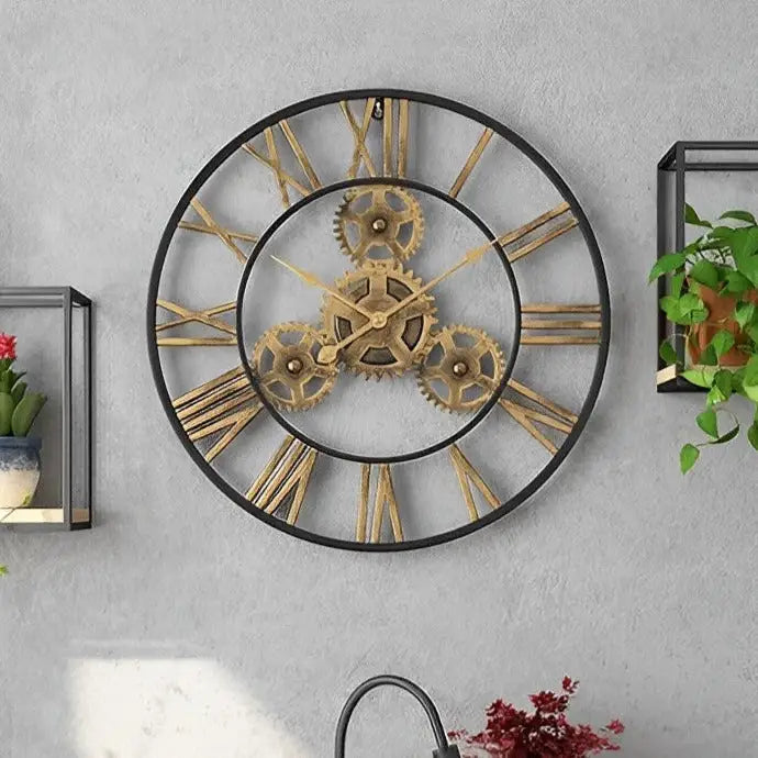 Orologio da parete con ingranaggi dorati