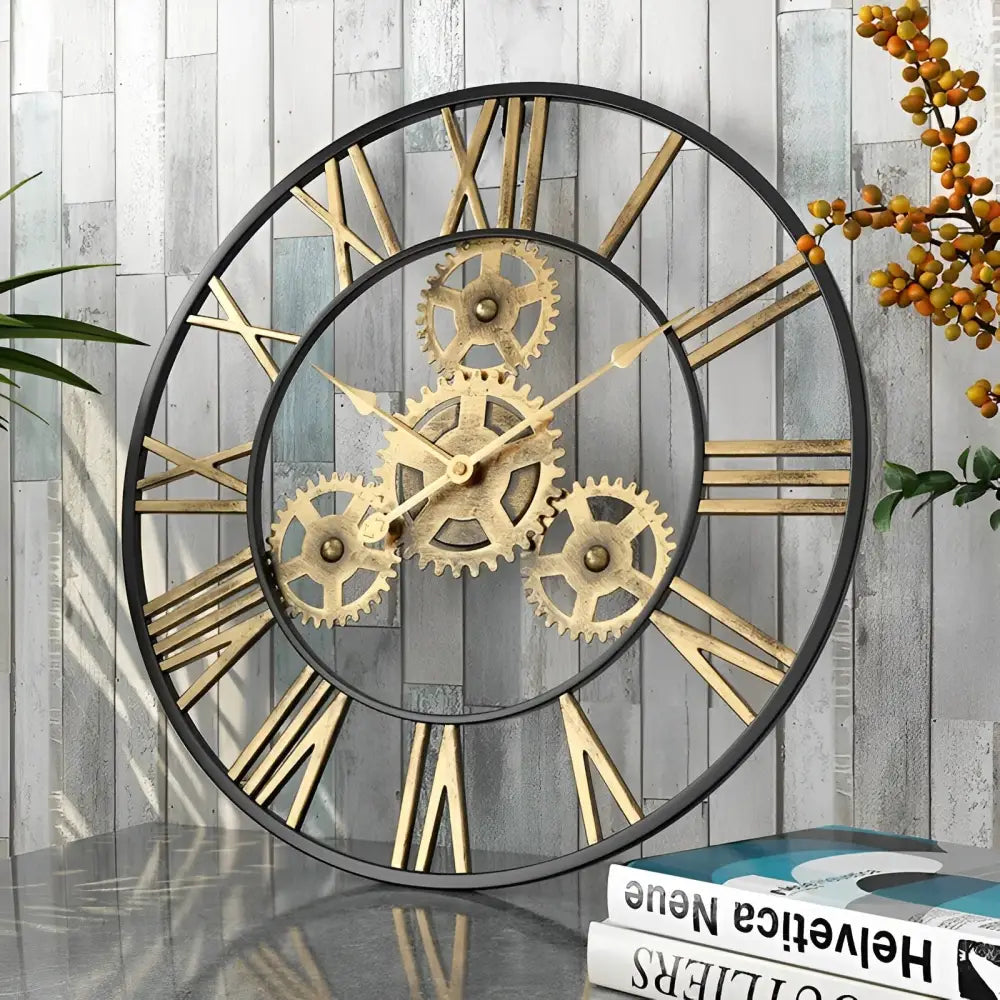 Orologio da parete con ingranaggi dorati