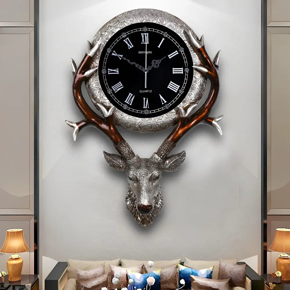 Orologio da parete con testa di cervo