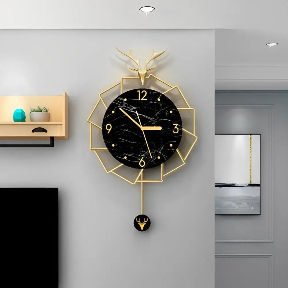 Orologio da parete di lusso con cervo dorato e marmo nero