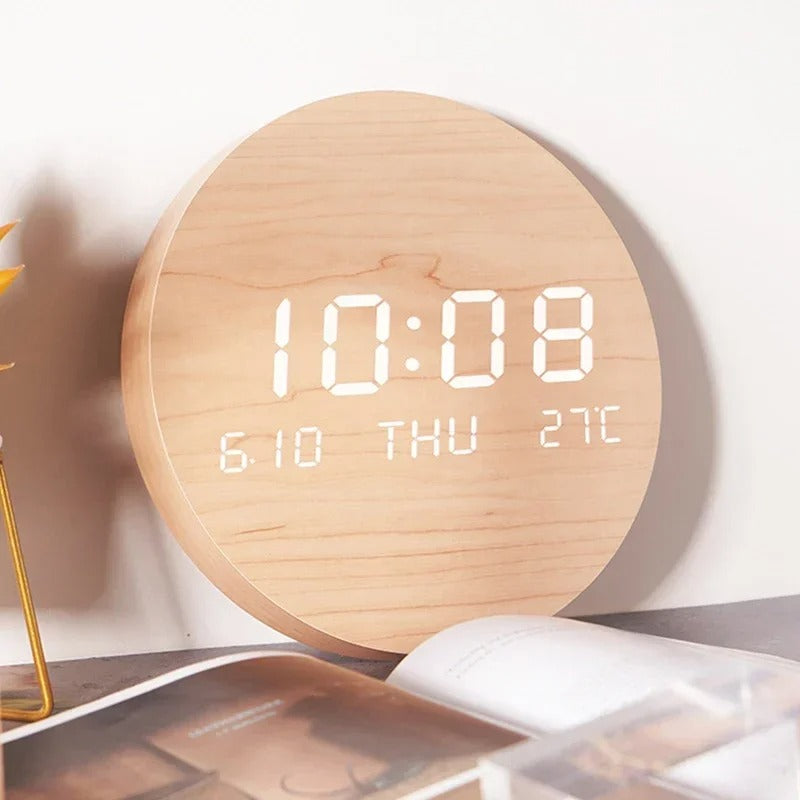 Orologio da parete digitale in legno