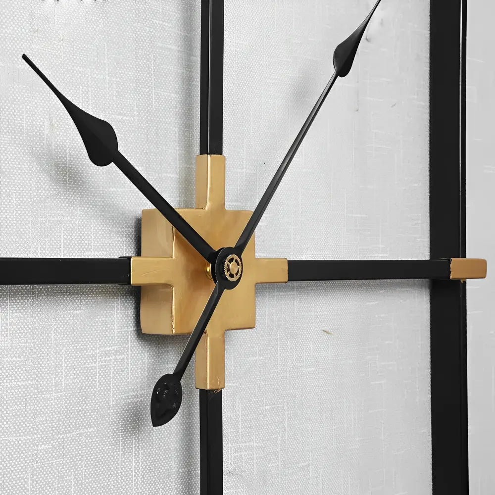 Orologio da parete quadrato dal design minimalista