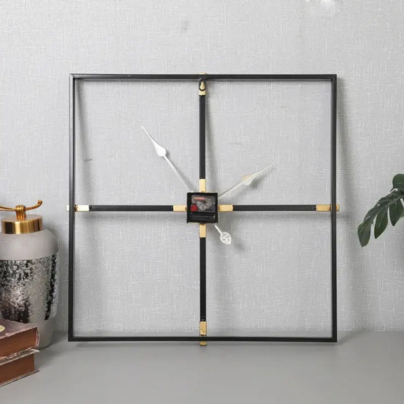 Orologio da parete quadrato dal design minimalista