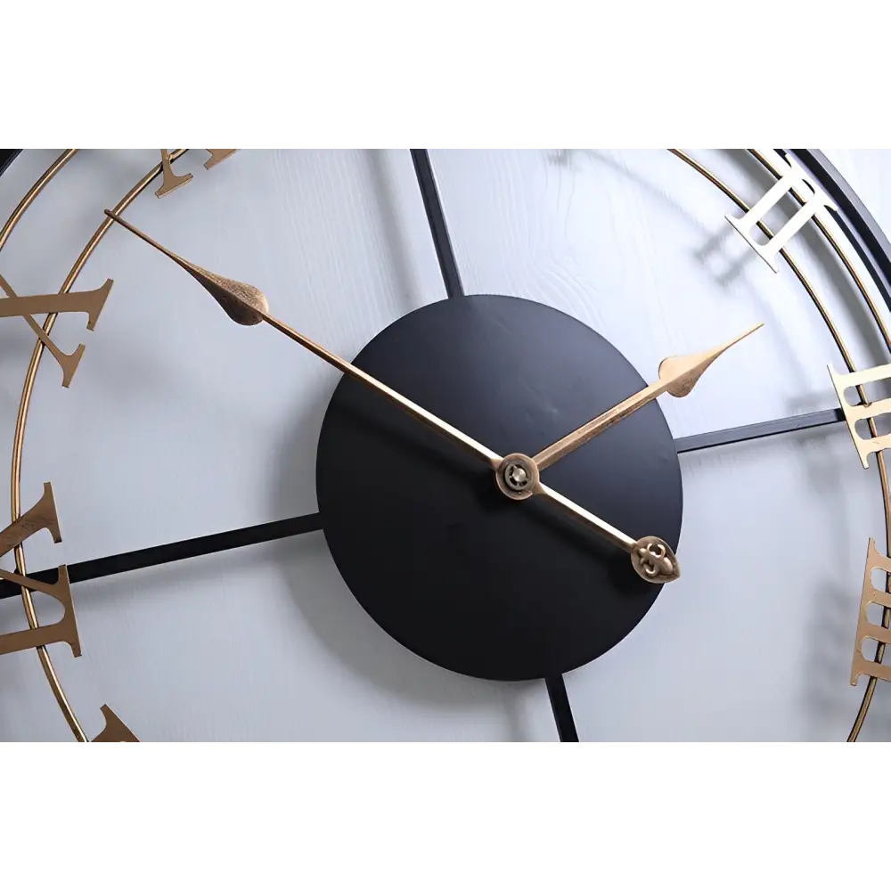 grande orologio da parete di design con numeri romani