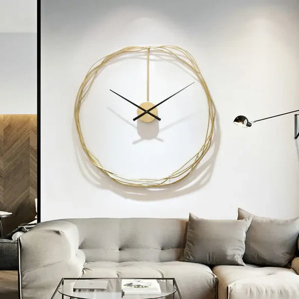 orologio da parete circolare con filo dorato