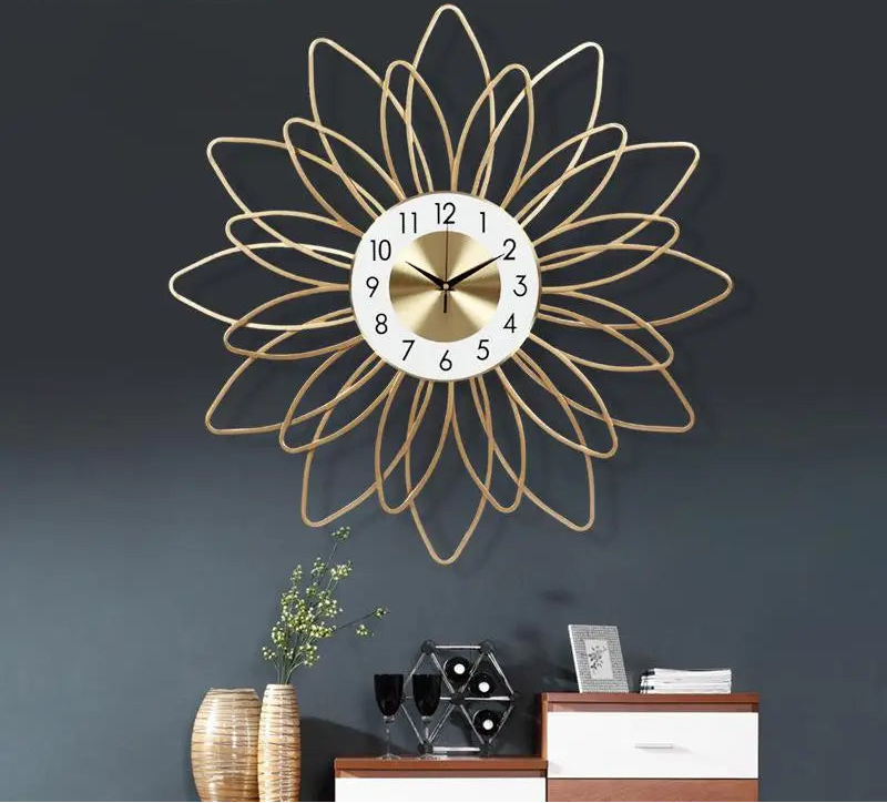 orologio da parete di design con motivo floreale dorato