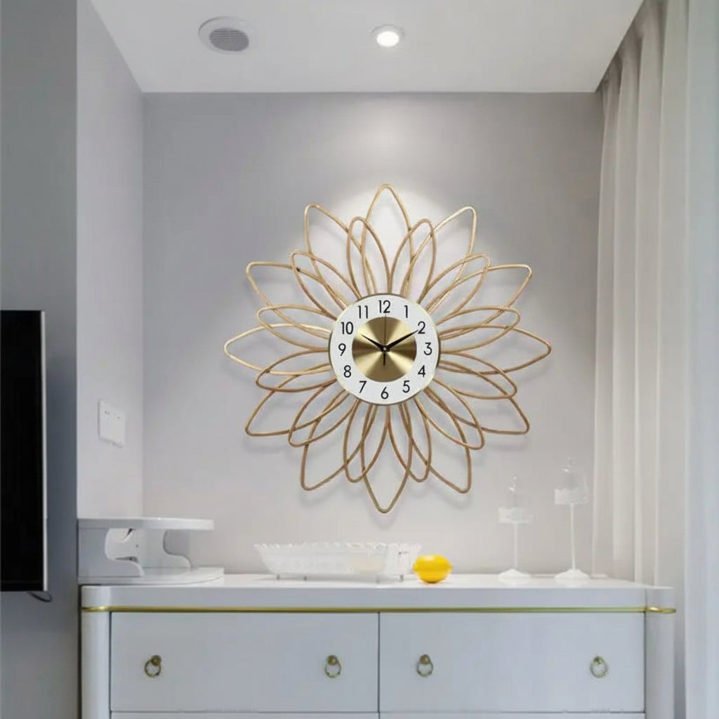 orologio da parete di design con motivo floreale dorato